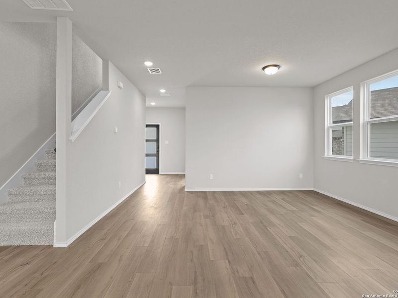 Spacious, unfurnished interior of a new home in Royal Crest, San Antonio (Image 21).