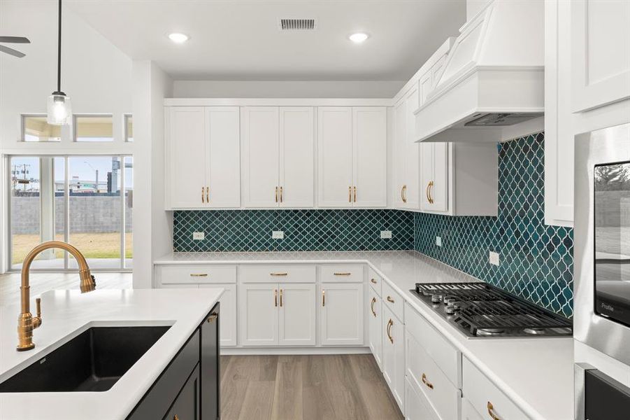 12. 3101 Hoyle - Kitchen (3)