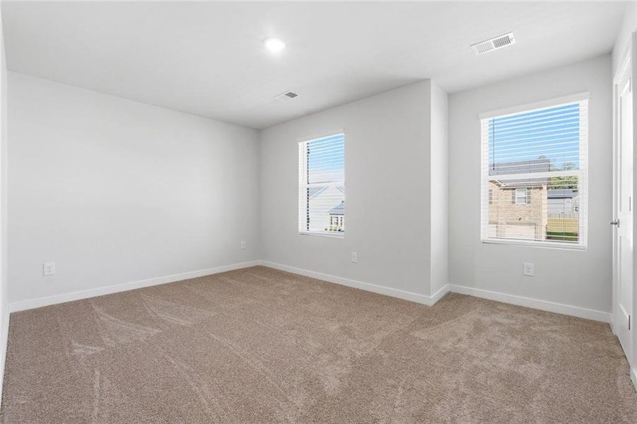 Spacious, unfurnished interior of a new home in Creekbend Overlook, South Fulton (Image 13).