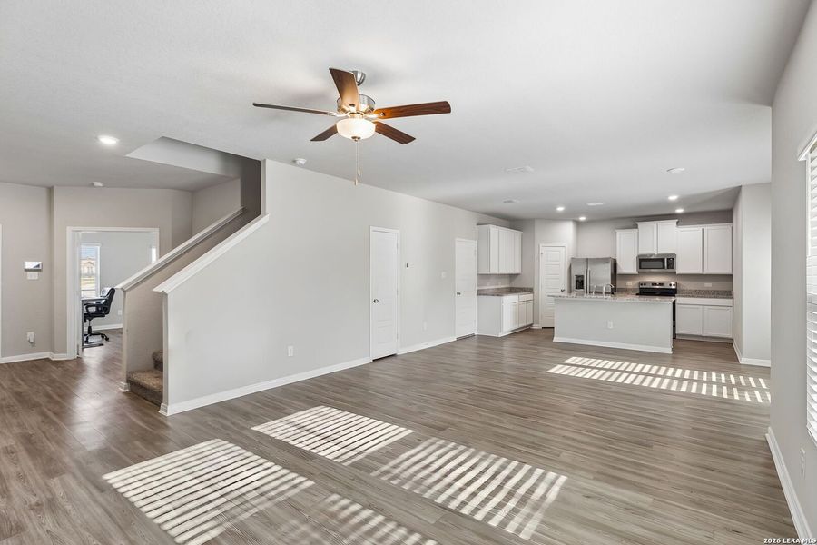 Spacious, unfurnished interior of a new home in Greenfield, New Berlin (Image 28).