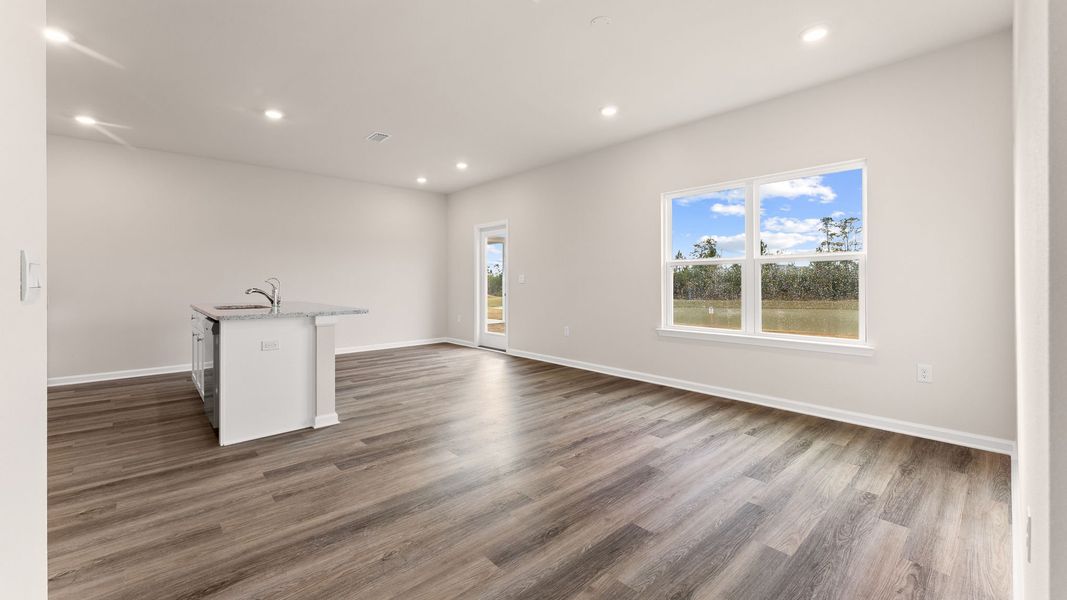 Spacious, unfurnished interior of a new home in Liberty, Panama City (Image 16).