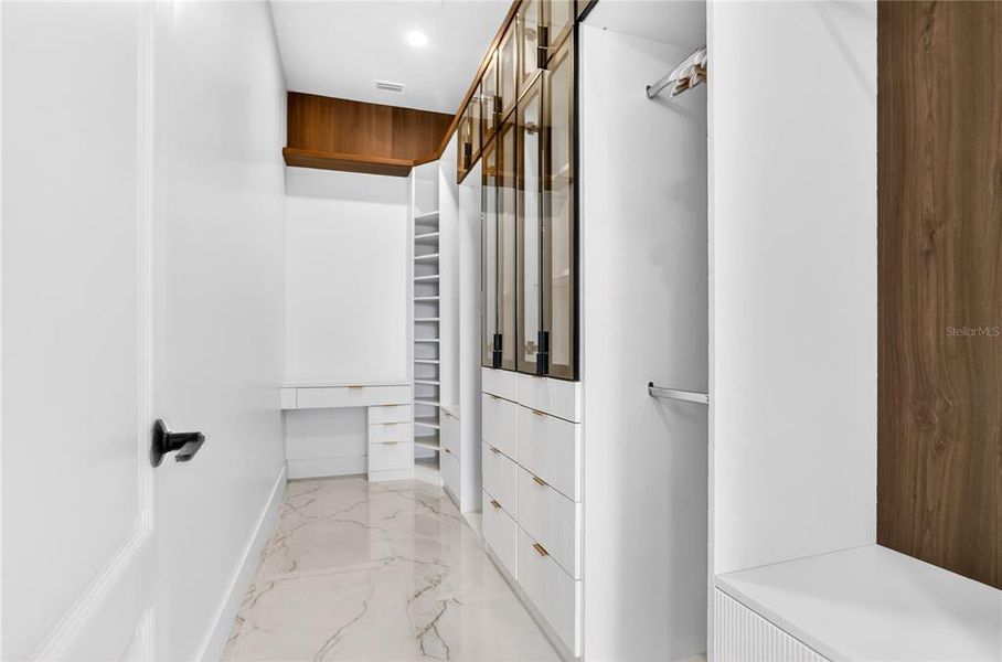 Furnished interior view inside a new home in , Orlando (Image 8).