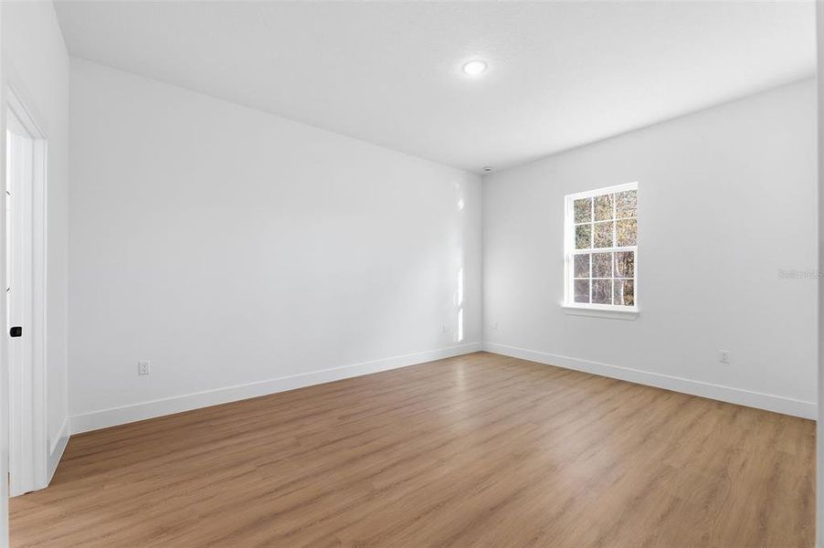 Spacious, unfurnished interior of a new home in , Citrus Springs (Image 24).