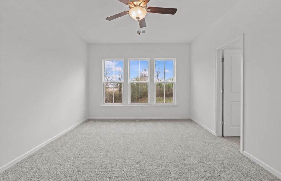 Spacious, unfurnished interior of a new home in Alston Park, Greenville (Image 27).