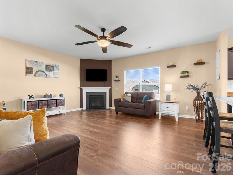 Great Room w/ Gas Fireplace