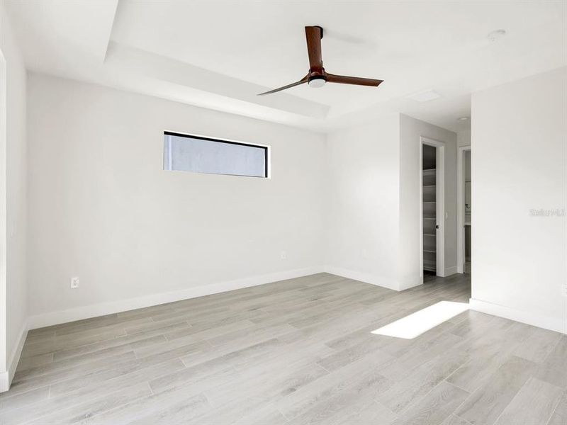 Spacious, unfurnished interior of a new home in , Port Charlotte (Image 6).