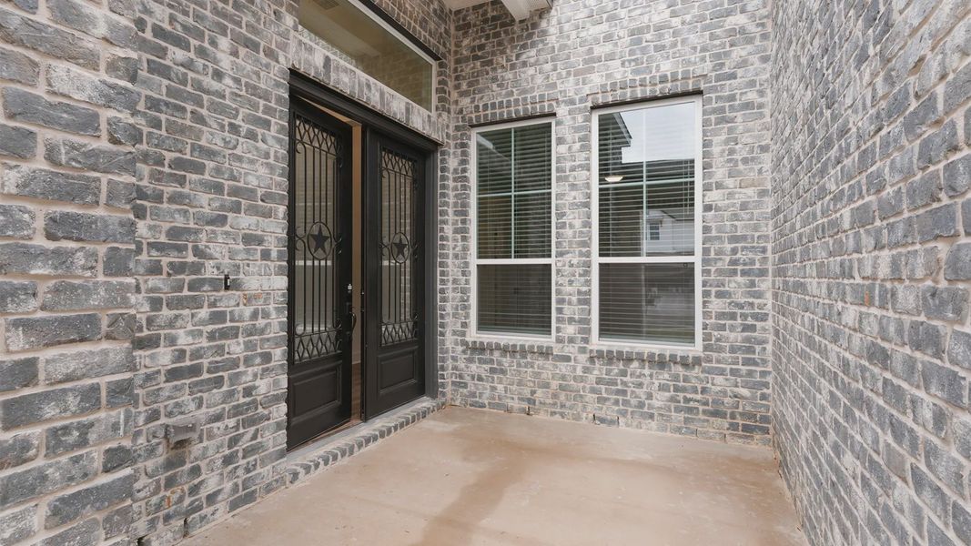 Representative exterior details of a home built from the Drios by Chesmar Homes in Crescent Bluff, Georgetown (Image 3).