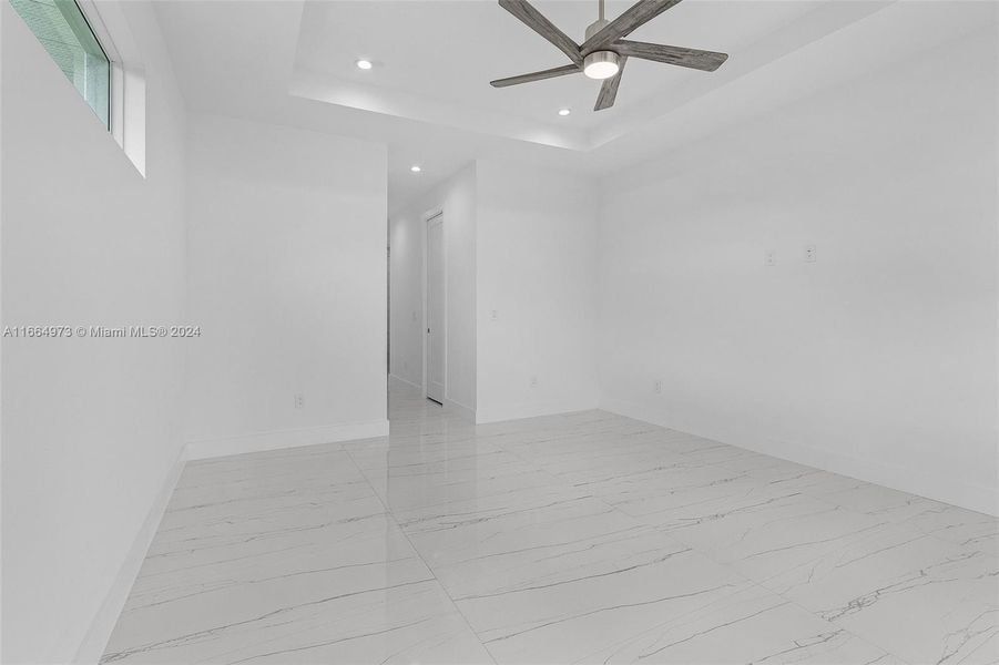Spacious, unfurnished interior of a new home in , Cape Coral (Image 8).