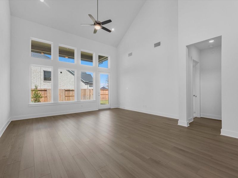 Spacious, unfurnished interior of a new home in Pecan Ridge, Fulshear (Image 13).