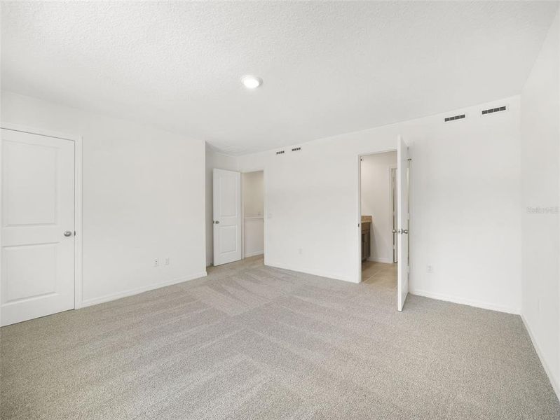 Spacious, unfurnished interior of a new home in Towns at Greenleaf, Oviedo (Image 15).