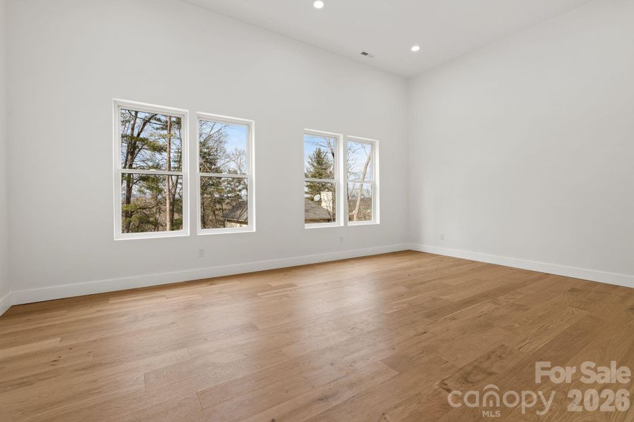 Spacious, unfurnished interior of a new home in , Asheville (Image 22).