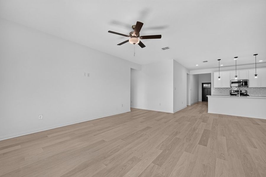 Spacious, unfurnished interior of a new home in Parks at Foster Crossing, Anna (Image 14). Spacious, unfurnished interior of a new home in Parks at Foster Crossing, Anna (Image 14).