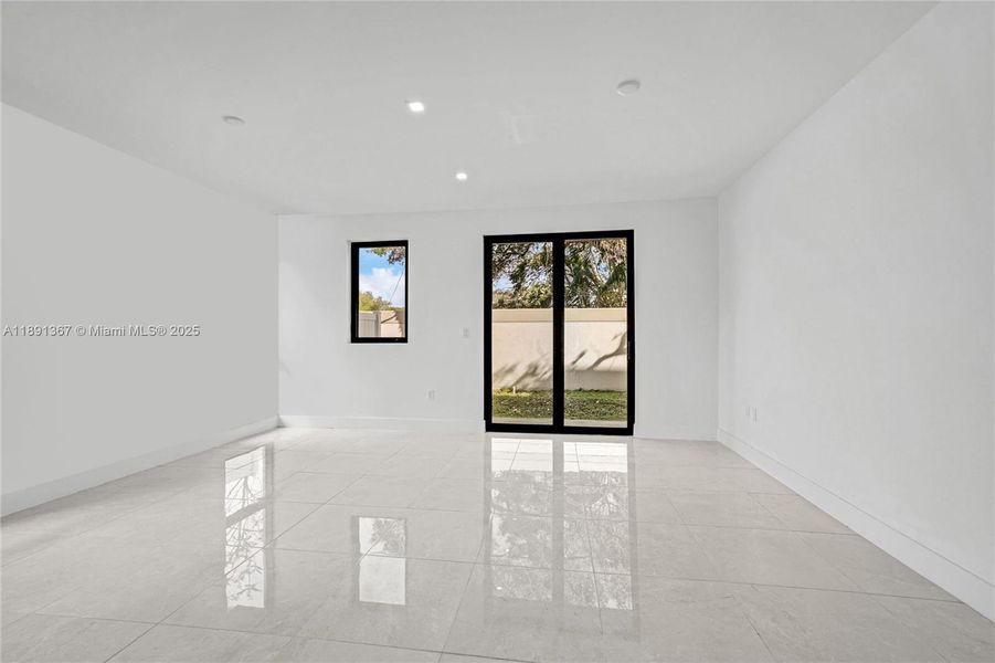 Spacious, unfurnished interior of a new home in , Dania Beach (Image 14).