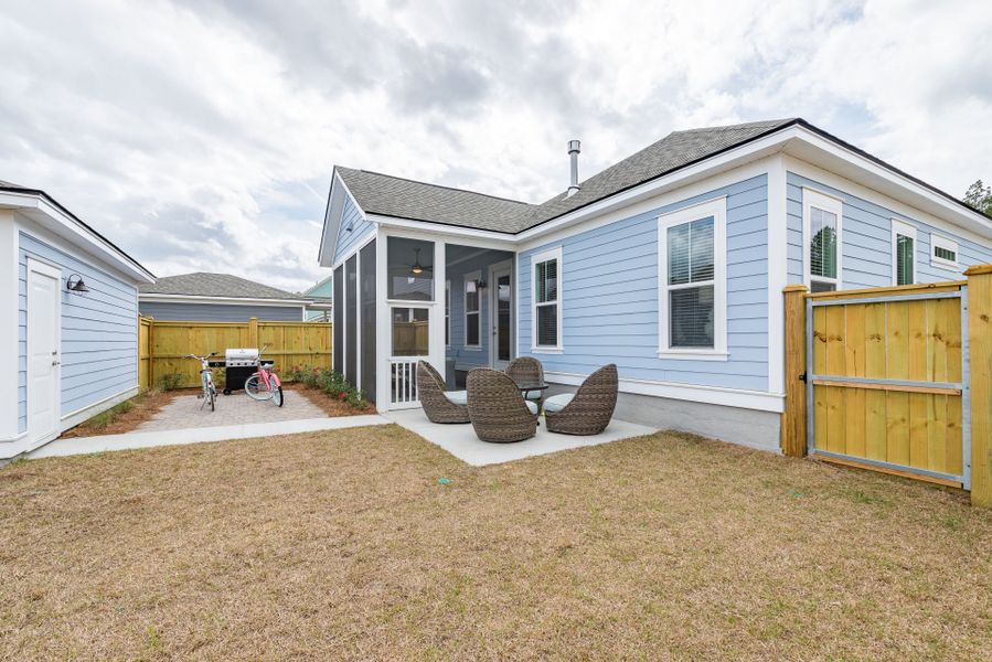 Representative exterior details of a home built from the Sweetgrass by Pulte Homes in Long Savanna, Charleston (Image 4).