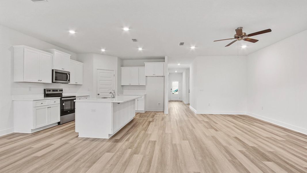 Spacious, unfurnished interior of a new home in Owl's Head Farms, Freeport (Image 11). Spacious, unfurnished interior of a new home in Owl's Head Farms, Freeport (Image 11).