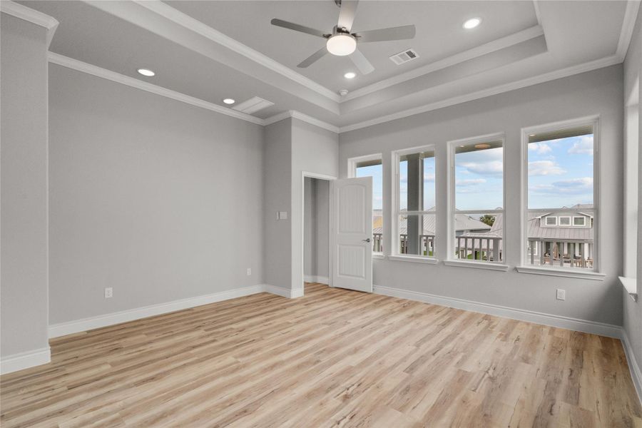 Spacious, unfurnished interior of a new home in , Texas City (Image 35). Spacious, unfurnished interior of a new home in , Texas City (Image 35).