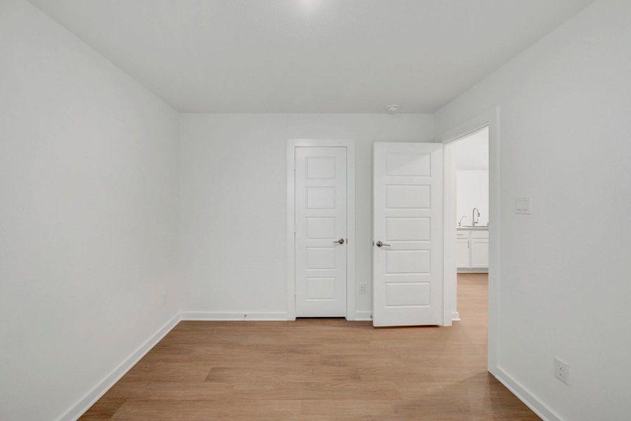 Spacious, unfurnished interior of a new home in Summerview, Fulshear (Image 39).