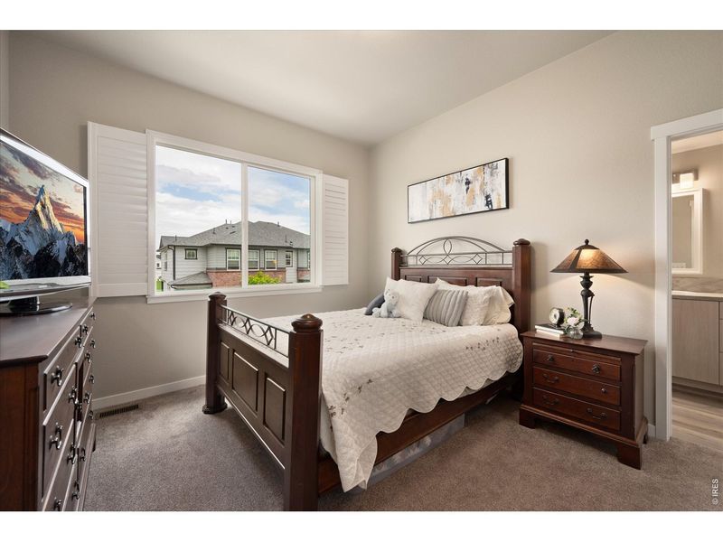 Furnished interior view inside a new home in Fickel Farm, Berthoud (Image 31).