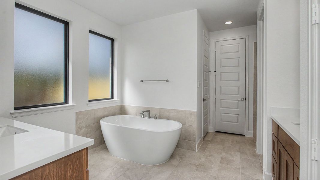 Furnished interior view inside a new home in Sienna, Missouri City (Image 4).