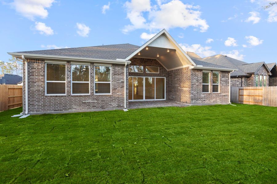 Exterior details and patio area of a home in Evergreen, Conroe (Image 21).
