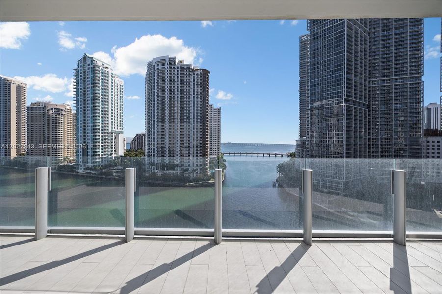 Condo located in Miami, FL showcasing its design and architecture (Image 25).