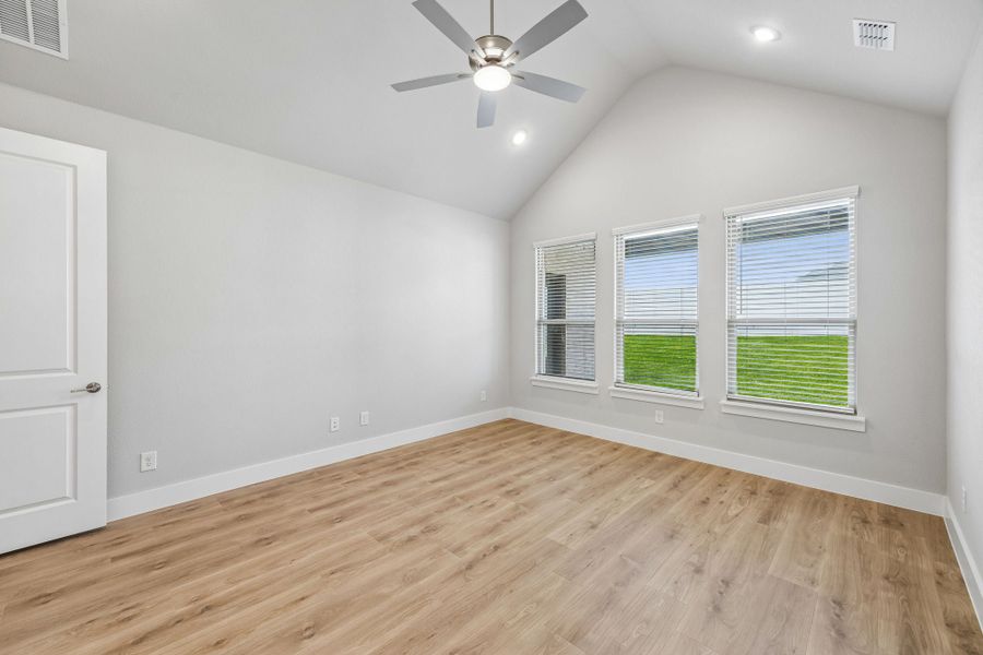 Spacious, unfurnished interior of a new home in Painted Tree Woodland West, McKinney (Image 21).