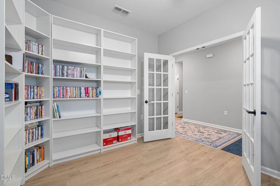 Office/Flex Room Office/Flex Room