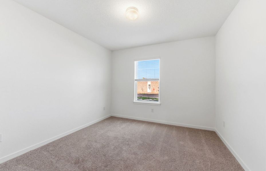 Spacious, unfurnished interior of a new home in Riverwood, Zephyrhills (Image 15).