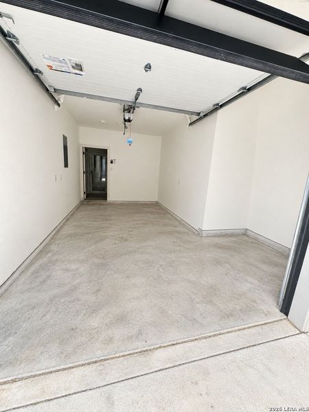 Spacious, unfurnished interior of a new home in , San Antonio (Image 7).