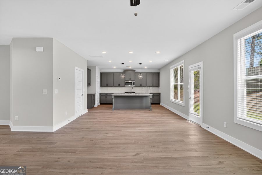 Spacious, unfurnished interior of a new home in The Fairways at Mirror Lake, Villa Rica (Image 20).