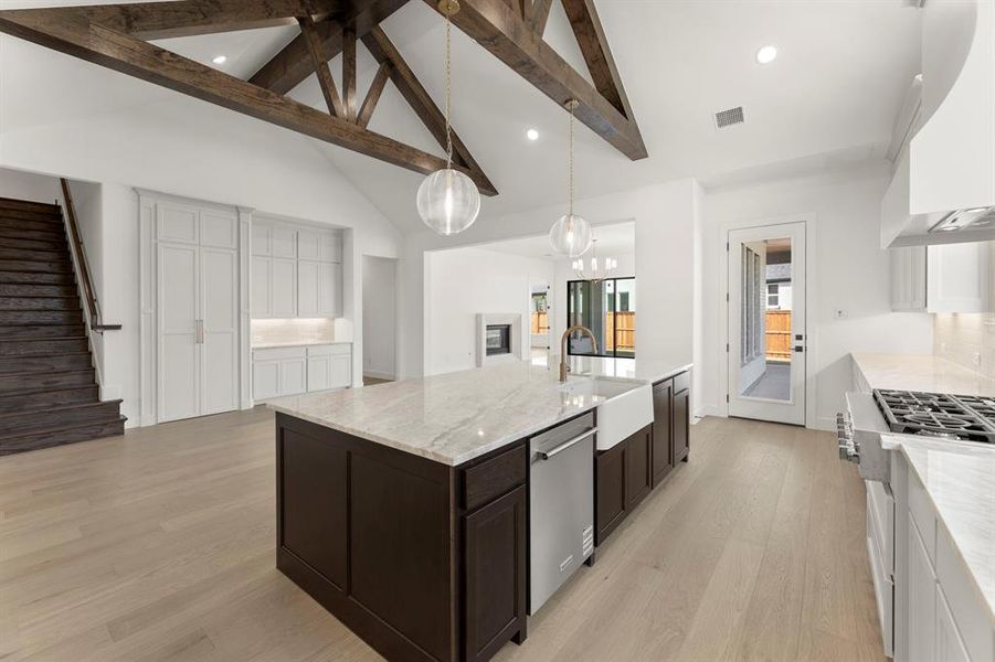 25. 200 Pearland - Kitchen (4)