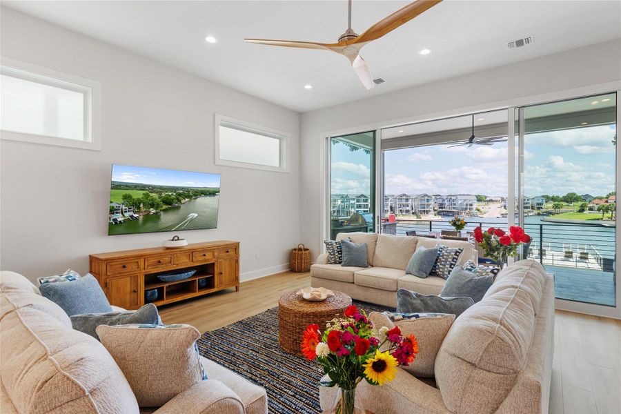 75" Samsung Smart TV | Lake View | Sofa for 9 people. 75" Samsung Smart TV | Lake View | Sofa for 9 people.