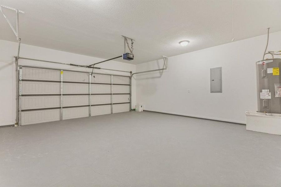 Spacious, unfurnished interior of a new home in , Fort Worth (Image 12).