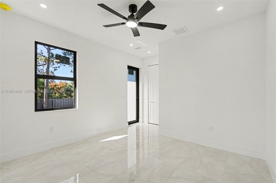 Spacious, unfurnished interior of a new home in , Lehigh Acres (Image 22).