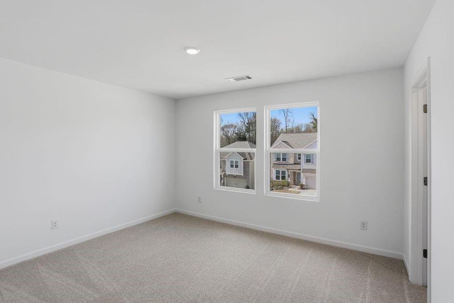 Spacious, unfurnished interior of a new home in Falls Creek, Flowery Branch (Image 34).