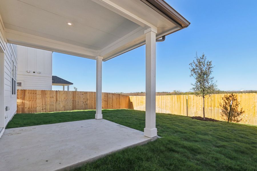 Exterior details and patio area of a home in Porter Country, Buda (Image 2).