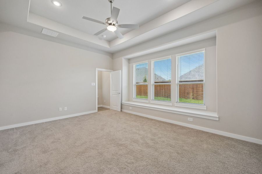 Spacious, unfurnished interior of a new home in Dove Hollow, Waxahachie (Image 27). Spacious, unfurnished interior of a new home in Dove Hollow, Waxahachie (Image 27).