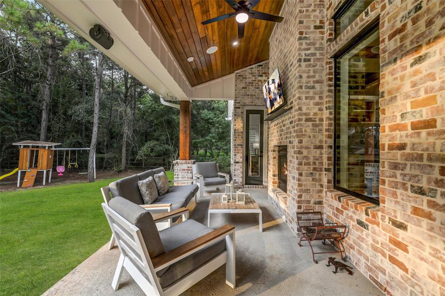 Exterior details and patio area of a home in , Montgomery (Image 2).