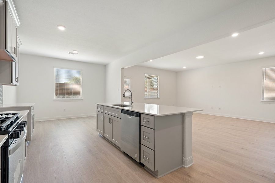 019_lb102573_4 019_lb102573_4