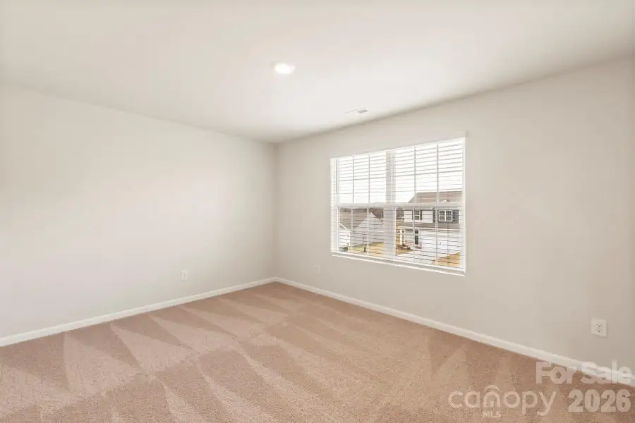 Spacious, unfurnished interior of a new home in Stagecoach Station, Gastonia (Image 11).