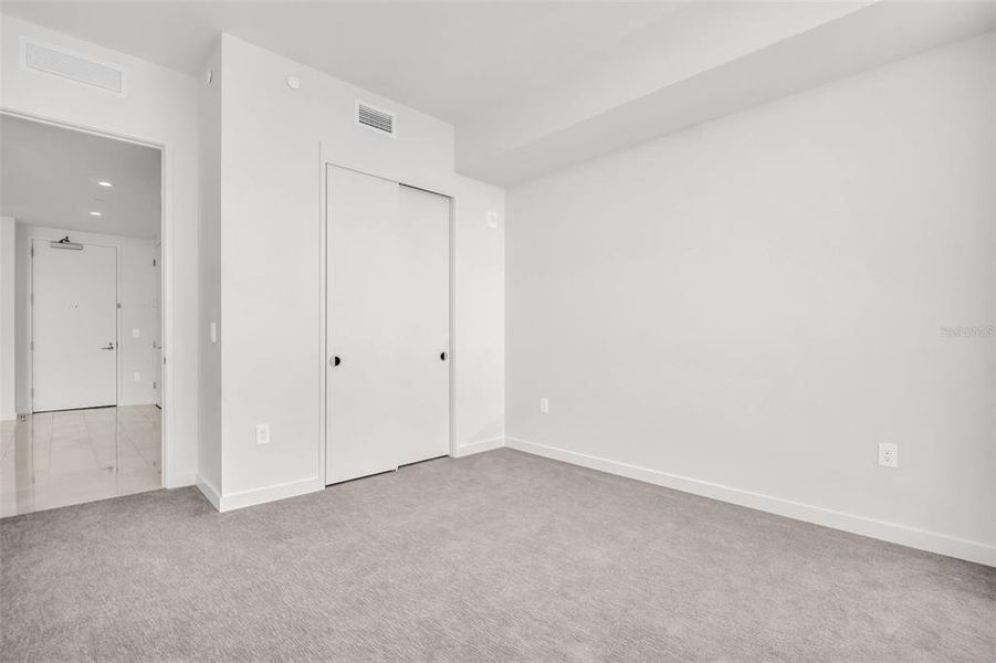 Spacious, unfurnished interior of a new home in , St. Petersburg (Image 57).