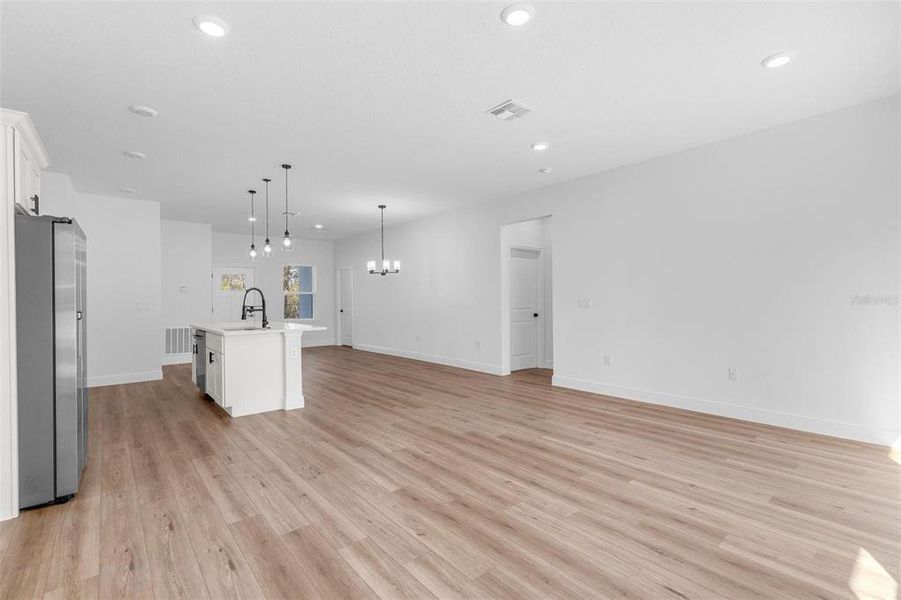 Spacious, unfurnished interior of a new home in , Ocala (Image 29).