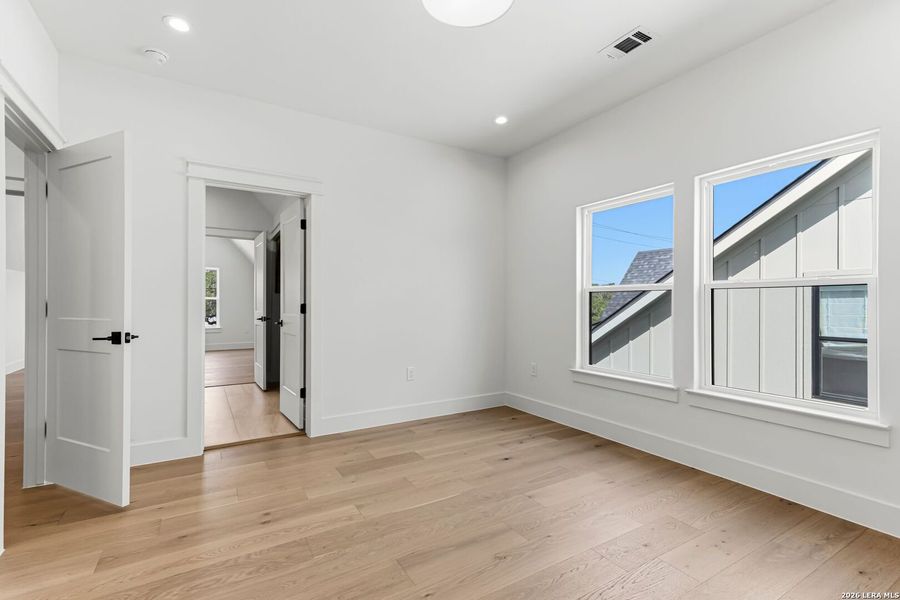 Spacious, unfurnished interior of a new home in , San Antonio (Image 22).