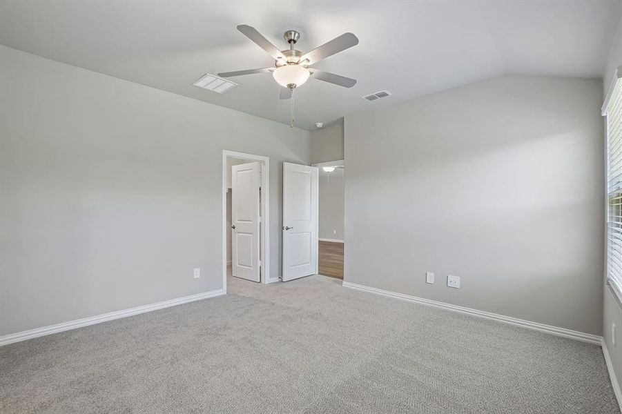 Spacious, unfurnished interior of a new home in Stella Hills, Denton (Image 30).