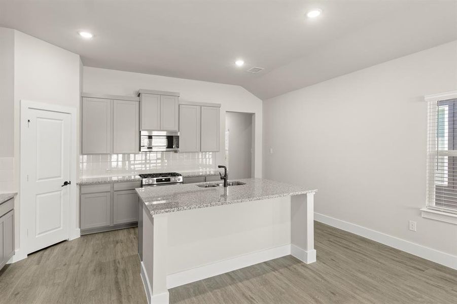 10. 748 Wilderness - Kitchen (4) 10. 748 Wilderness - Kitchen (4)