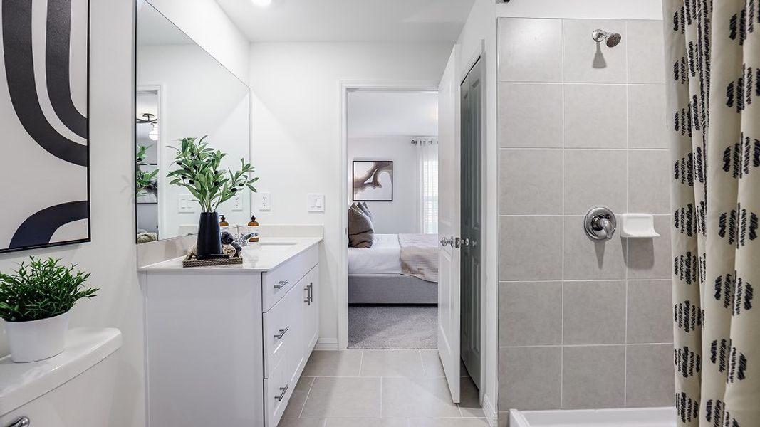 Florida Core P004 Frontier Owners Bath 2of2 F1 Base6 10 24 25