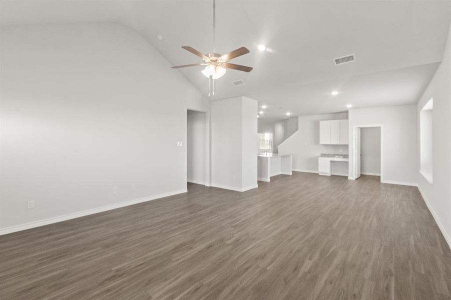 Spacious, unfurnished interior of a new home in Retreat at Fossil Creek, Fort Worth (Image 15).