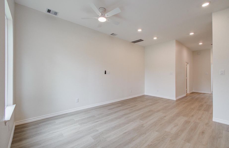 Picture is not of the actual home. It is a representative of a home of the same floor plan. Picture is not of the actual home. It is a representative of a home of the same floor plan.