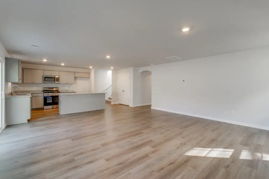 Spacious, unfurnished interior of a new home in Bluefield, Lexington (Image 20).