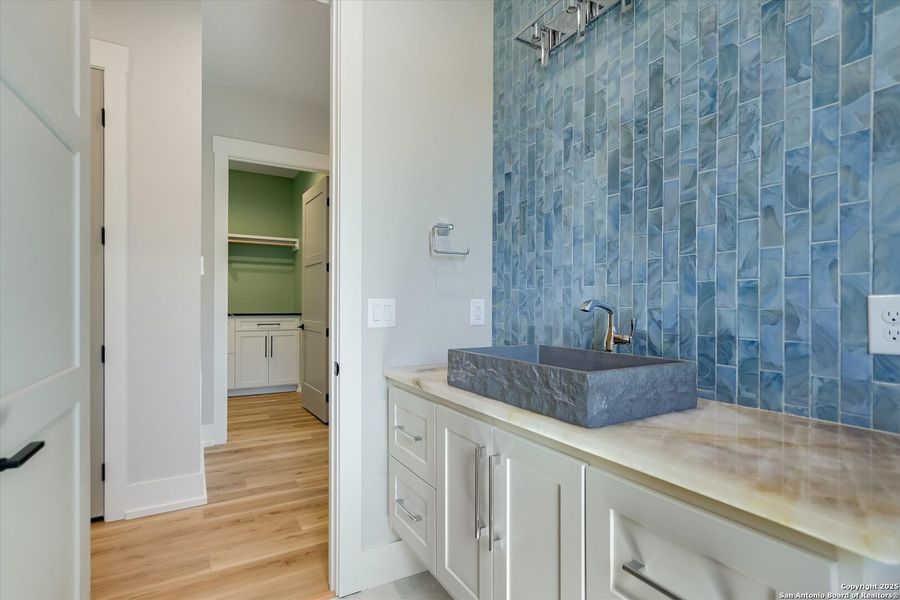 Furnished interior view inside a new home in , Kingsland (Image 7).